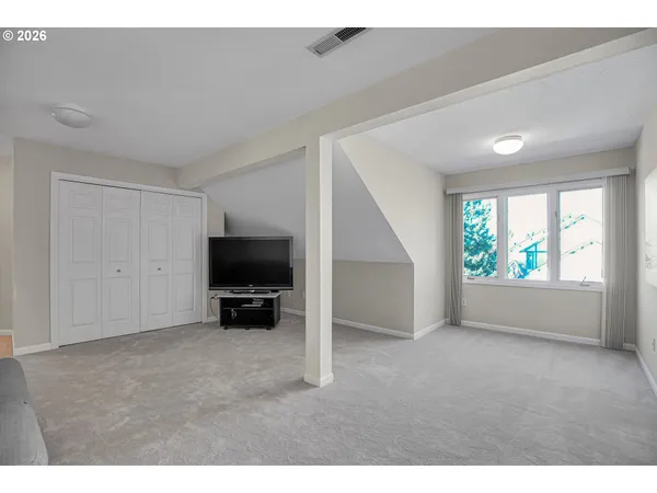 a view of a livingroom with furniture and a ceiling fan