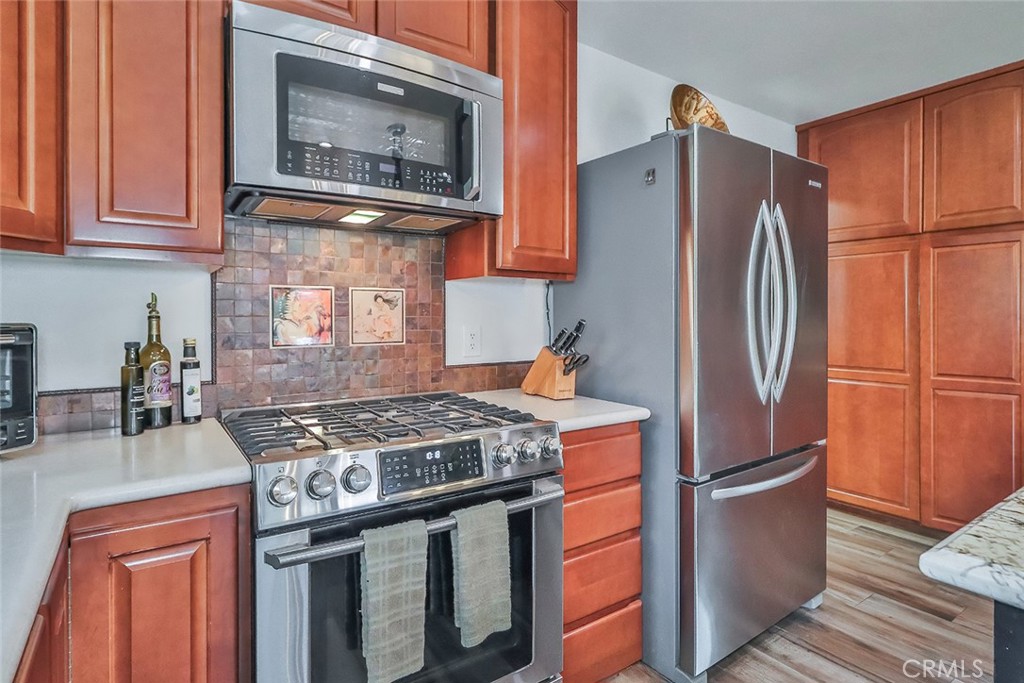 240 Portal Street Oak View, CA 93022 - Photo 35 of 75 a kitchen with stainless steel appliances granite countertop a stove a refrigerator and a microwave