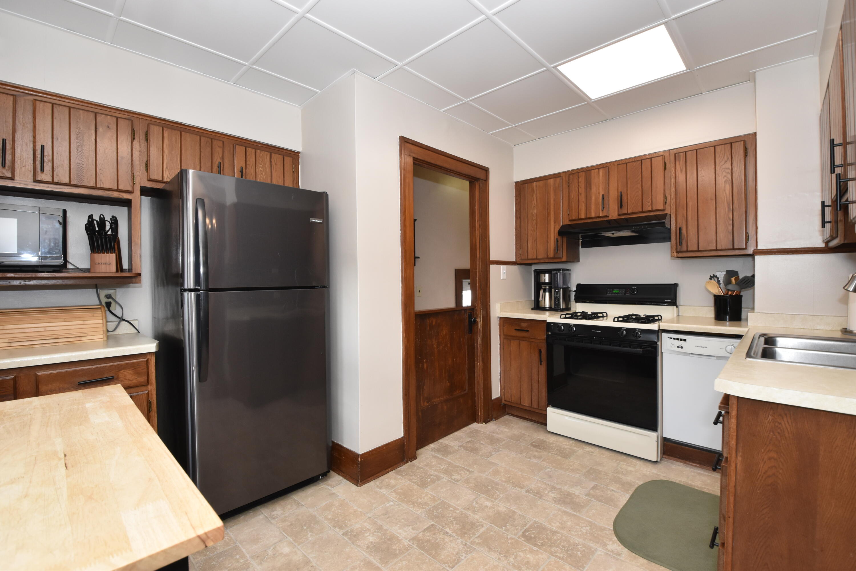 1224 West Lawn Avenue Racine, WI 53405 - Photo 17 of 46 Kitchen