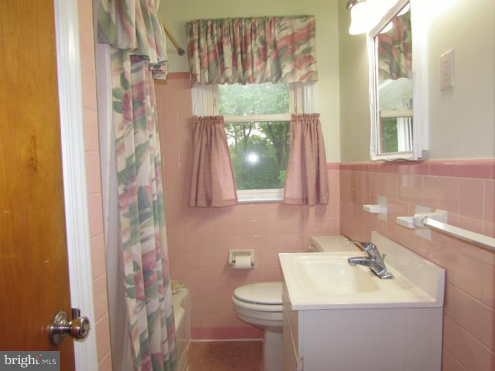 205 Barren Road Newtown Square, PA 19073 - Photo 13 of 24 Bathroom