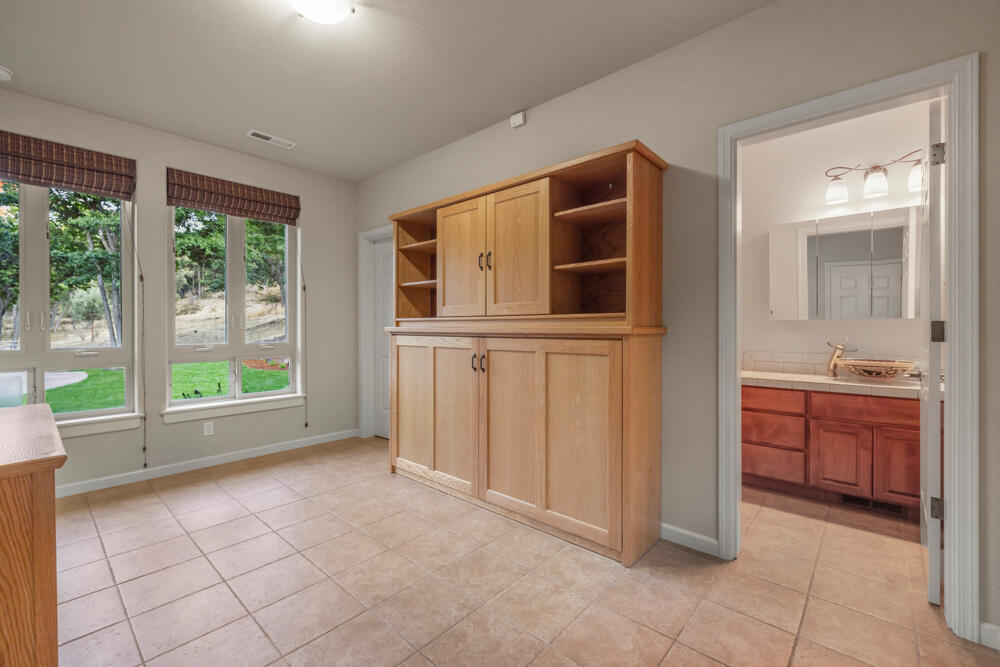 6734 Cooper's Hawk Road Klamath Falls, OR 97601 - Photo 26 of 80 6734CoopersHawkRd.-58