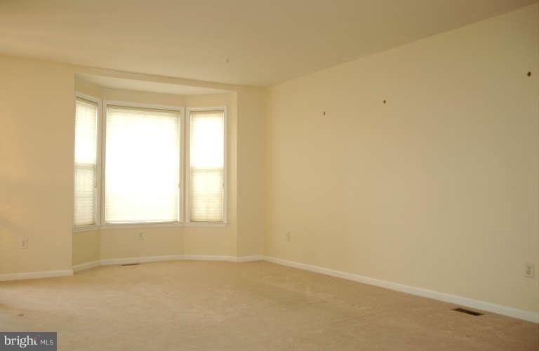 14002 Rockingham Road Germantown, MD 20874 - Photo 13 of 26 Living Room