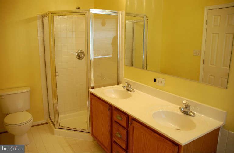 14002 Rockingham Road Germantown, MD 20874 - Photo 17 of 26 Bath (Master)