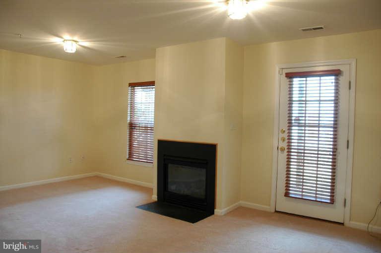 14002 Rockingham Road Germantown, MD 20874 - Photo 4 of 26 Family Room