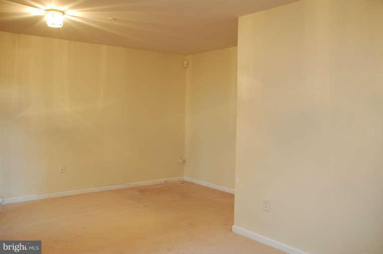 14002 Rockingham Road Germantown, MD 20874 - Photo 6 of 26 Family Room