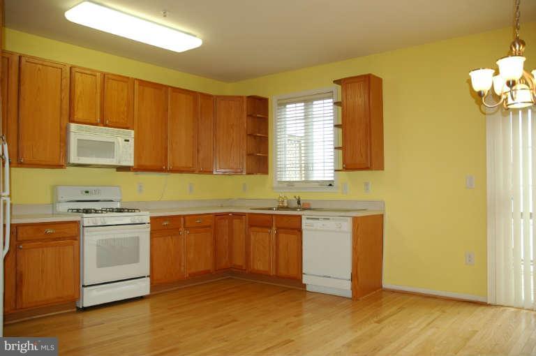 14002 Rockingham Road Germantown, MD 20874 - Photo 7 of 26 Kitchen