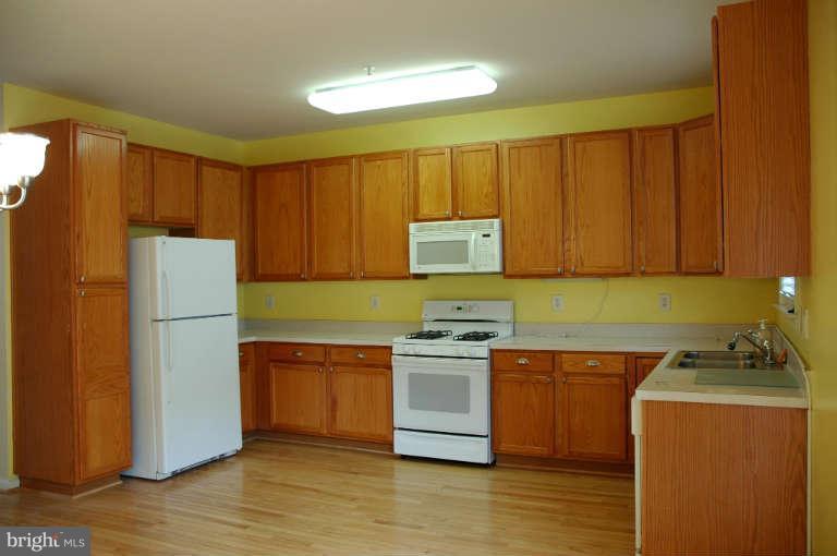 14002 Rockingham Road Germantown, MD 20874 - Photo 8 of 26 Kitchen