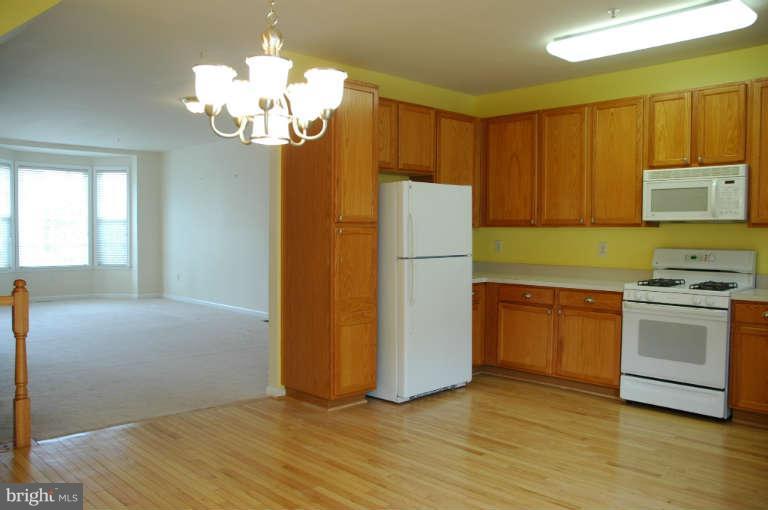 14002 Rockingham Road Germantown, MD 20874 - Photo 9 of 26 Kitchen