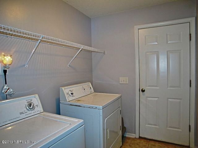 2910 Longleaf Ranch Circle Middleburg, FL 32068 - Photo 23 of 26 Laundry