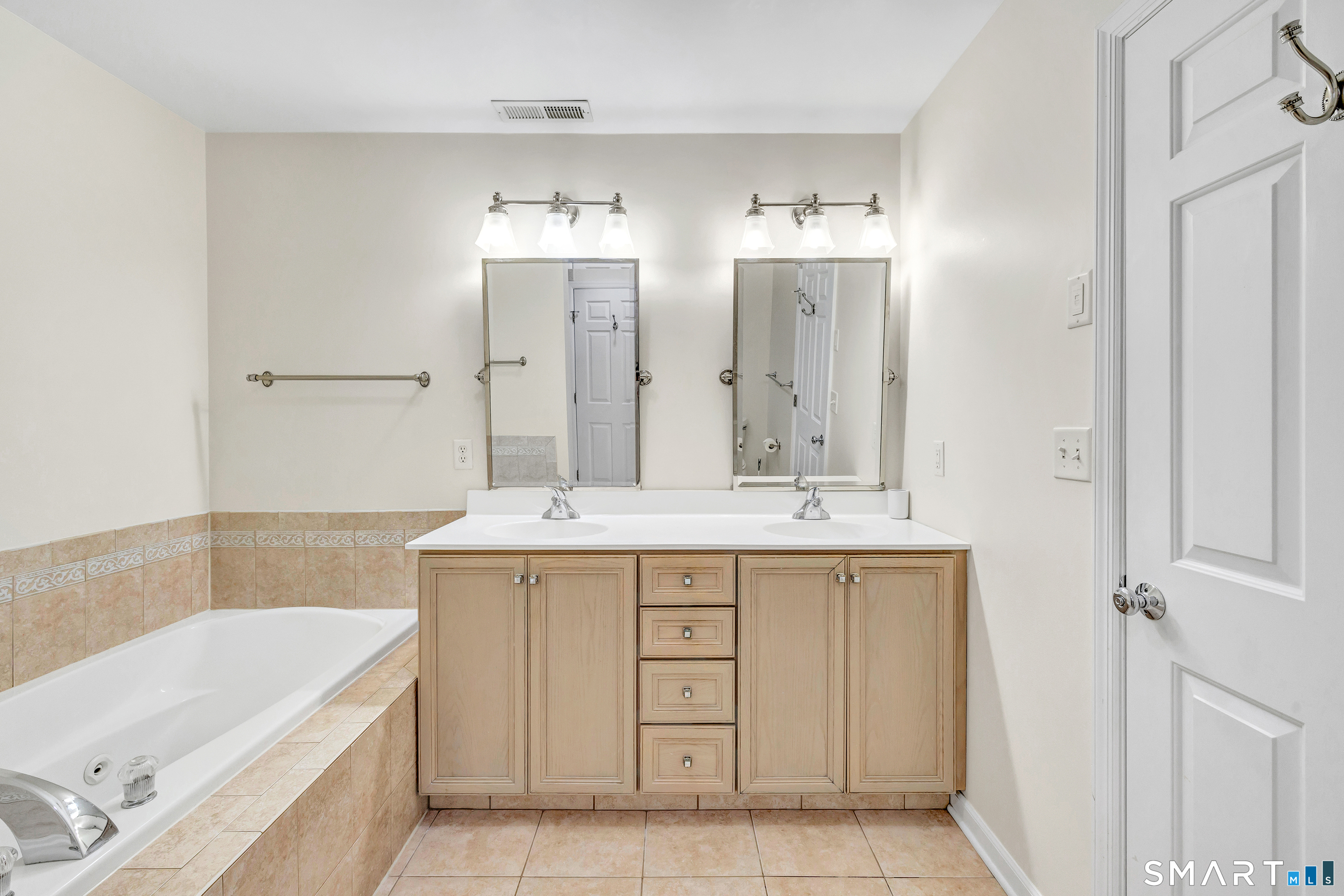 570 Danbury Road, Unit 23 Ridgefield, CT 06877 - Photo 34 of 37 Gallery Image 34