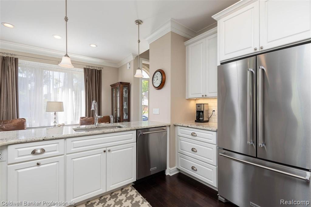 4217 Oak Arbor Crest Court Rochester, MI 48306 - Photo 10 of 39