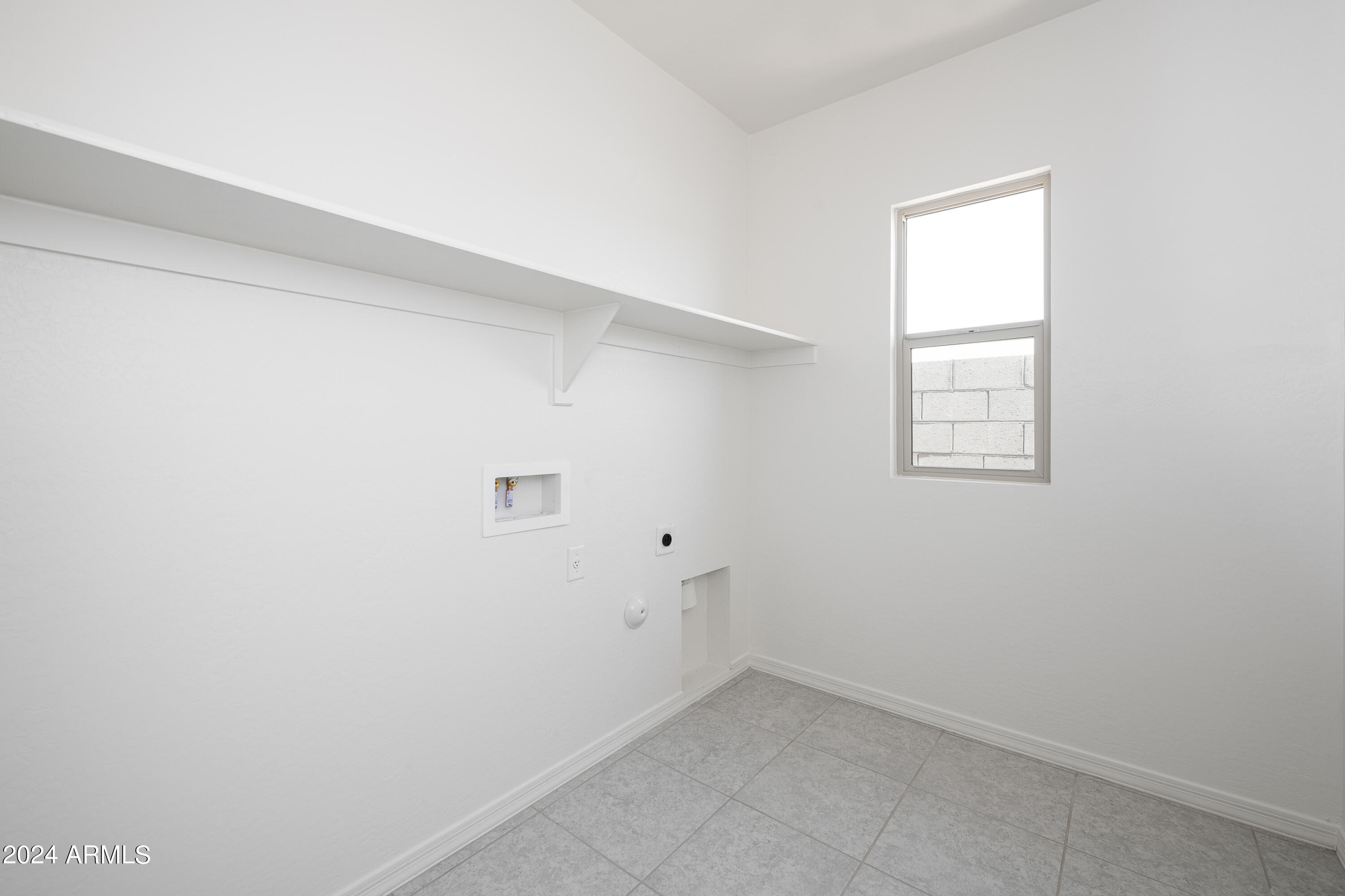 25658 North Poseidon Road Florence, AZ 85132 - Photo 7 of 10 1662_moonbeam_laundryroom_7.21.21