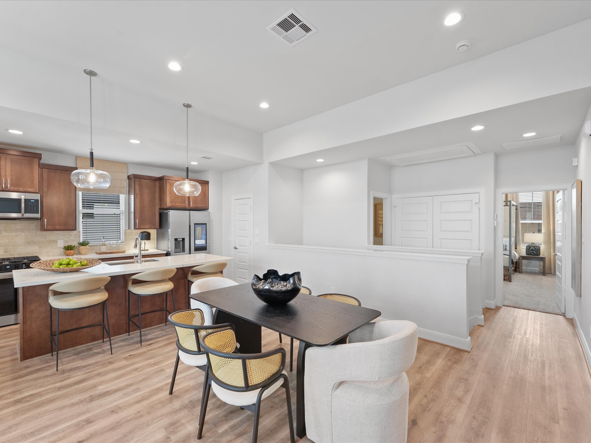 9221 Washington Heights Street Houston, TX 77063 - Photo 18 of 31 Elevated Living with High Ceilings