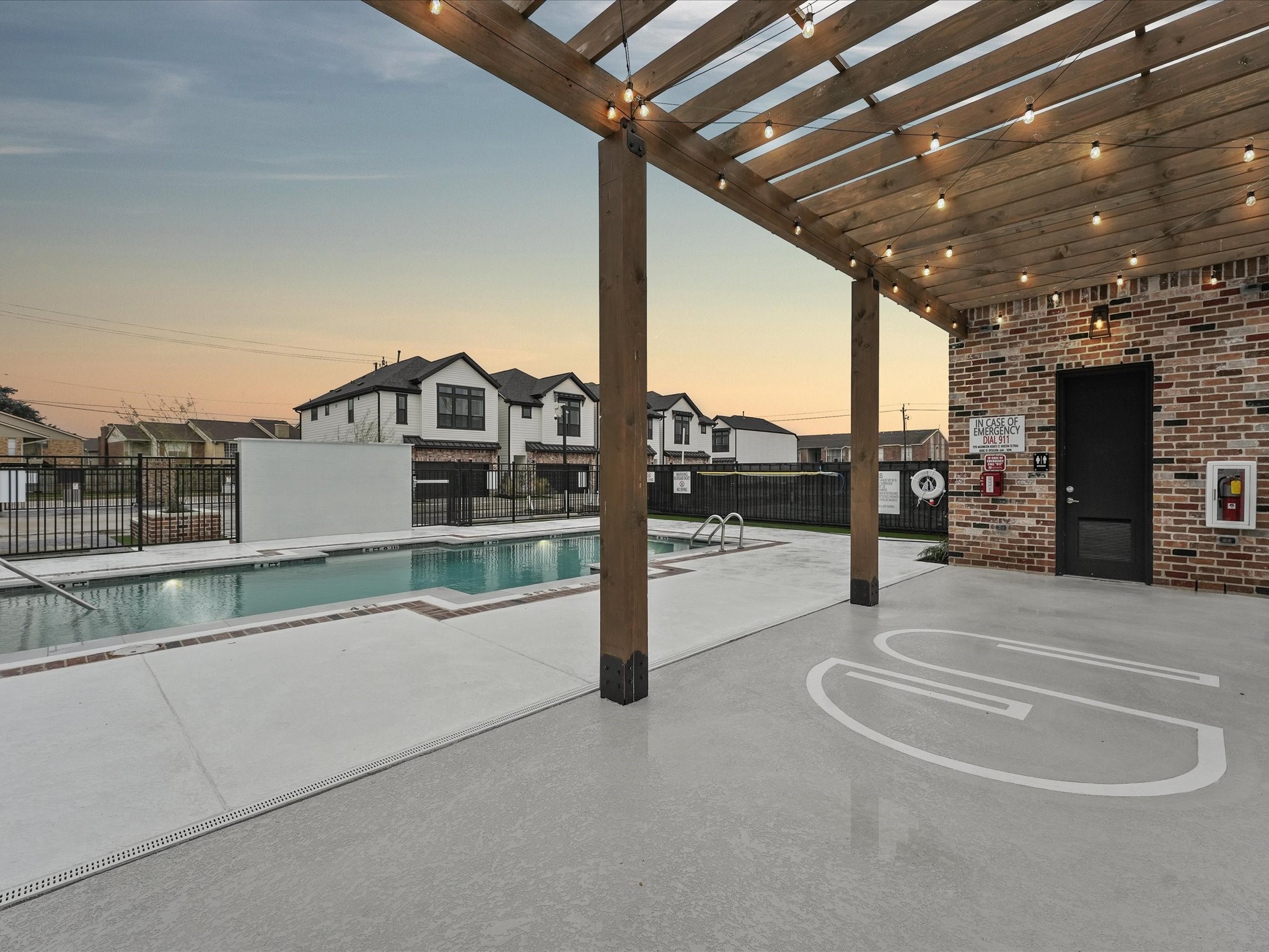 9221 Washington Heights Street Houston, TX 77063 - Photo 8 of 31