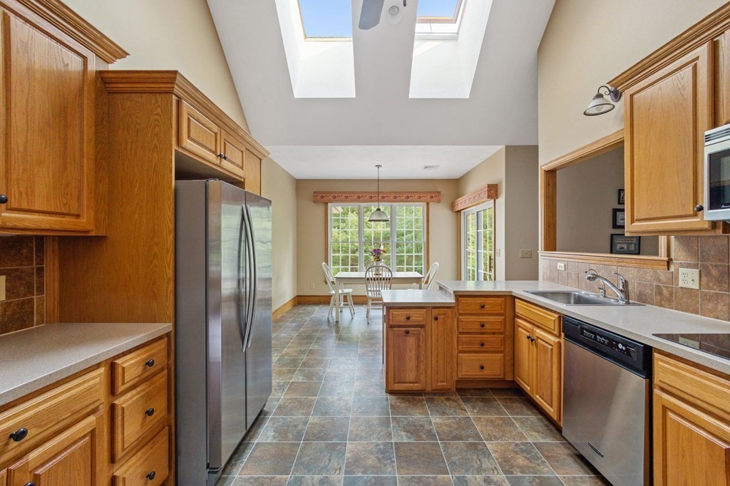 17 Hitching Post Road Lakeville, MA 02347 - Photo 14 of 42 Gallery Image 14