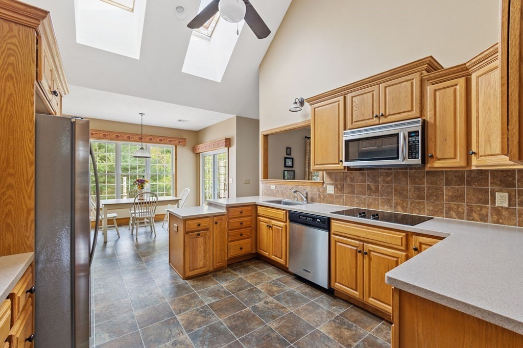 17 Hitching Post Road Lakeville, MA 02347 - Photo 15 of 42 Gallery Image 15
