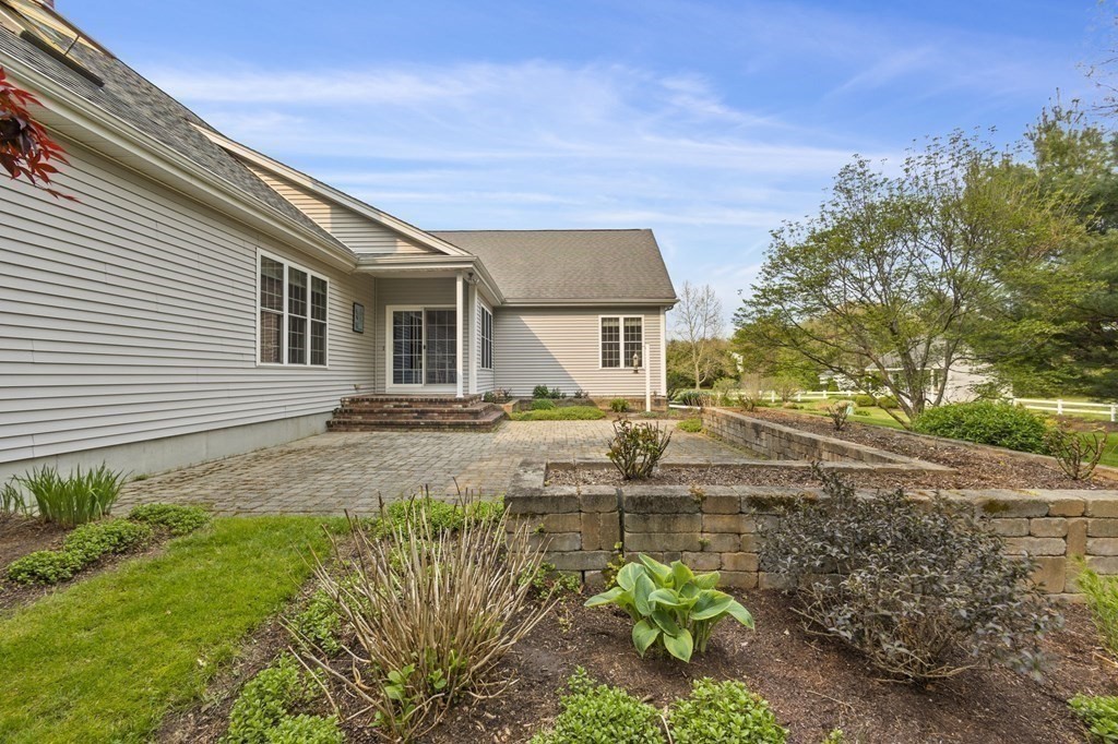 17 Hitching Post Road Lakeville, MA 02347 - Photo 8 of 42 Gallery Image 8