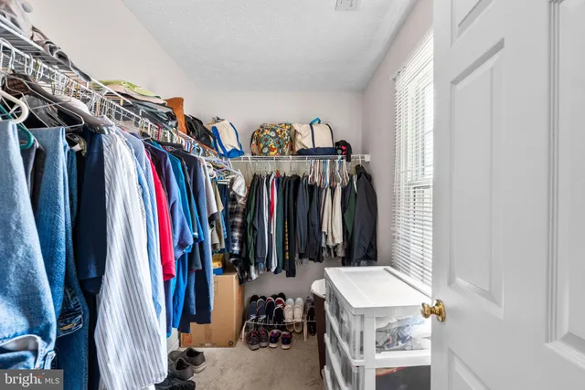 a view of livingroom with furniture