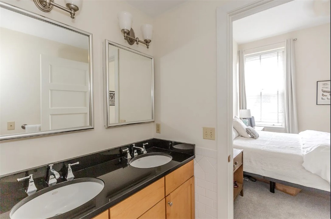 12 Elm Street, Unit 2 Newport, RI 02840 - Photo 12 of 15 Primary en suite