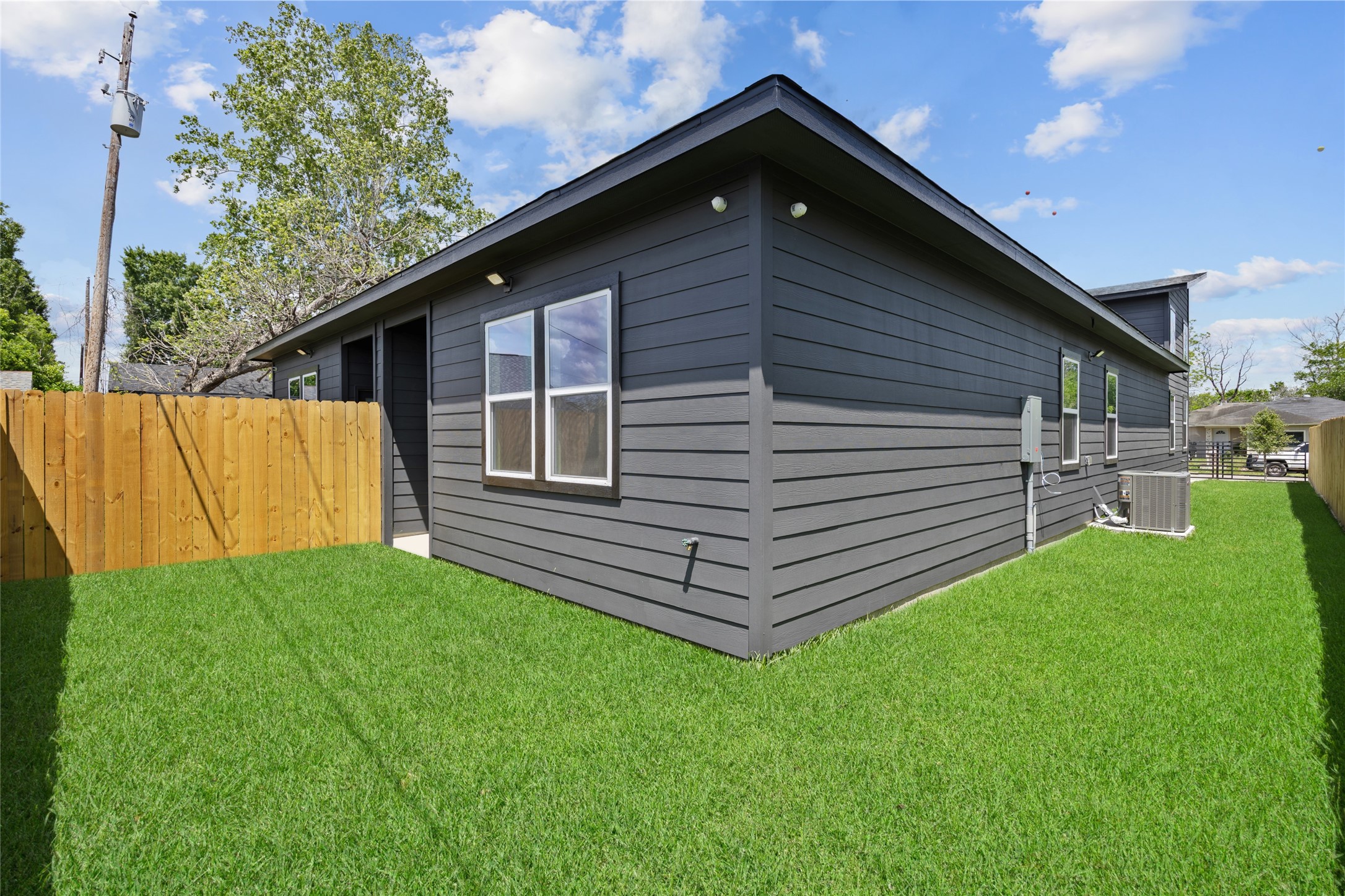 6314 Crest Street Houston, TX 77033 - Photo 22 of 24
