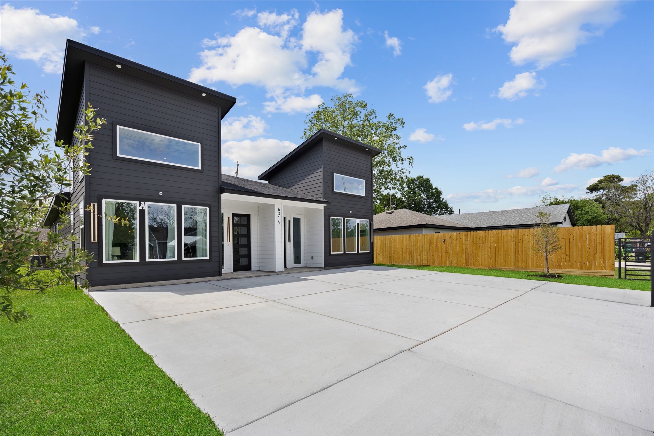 6314 Crest Street Houston, TX 77033 - Photo 23 of 24