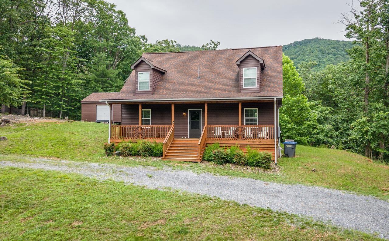 159 Park View Shenandoah, VA 22849 - Photo 41 of 70 a front view of a house with garden
