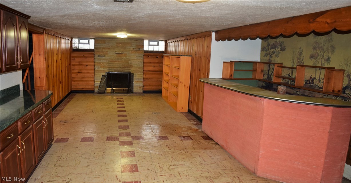 4395 Prasse Road Cleveland, OH 44121 - Photo 13 of 15