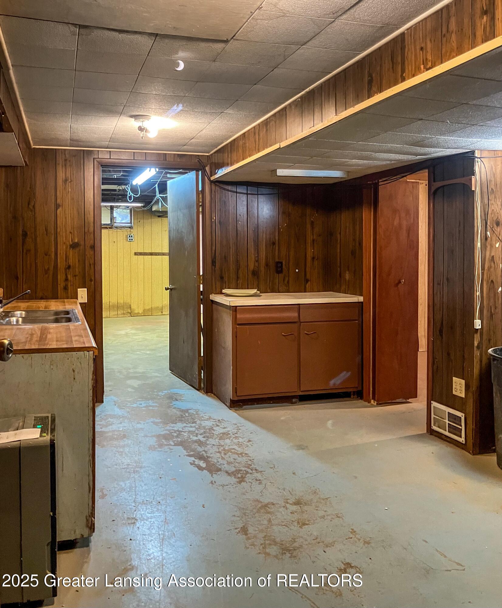 11740 South Broadbent Road Lansing, MI 48917 - Photo 21 of 26 Basement