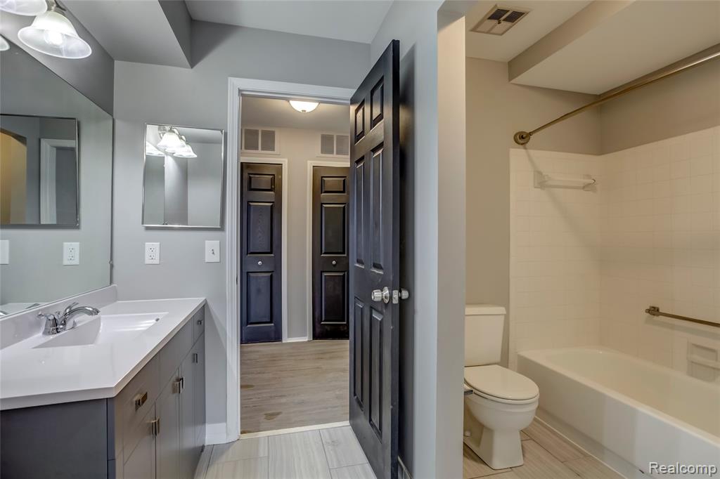 32023 West 14 Mile Road, Unit 108 Farmington, MI 48334 - Photo 5 of 15