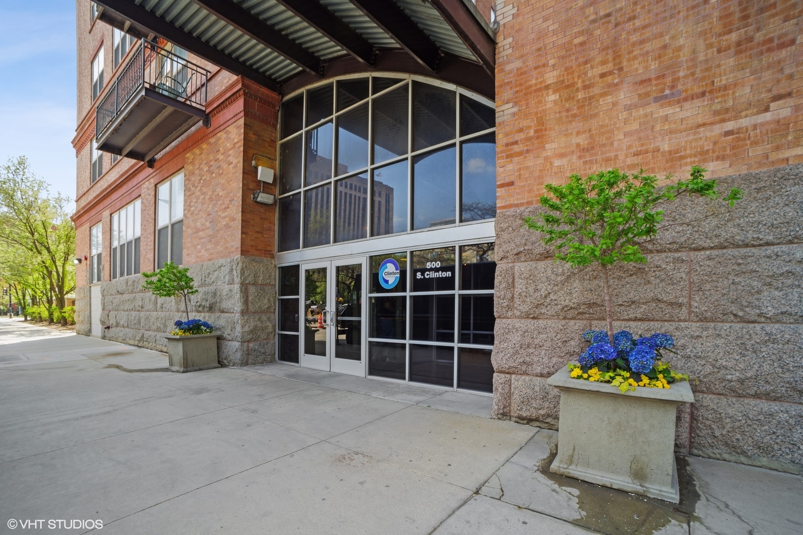 500 South Clinton Street, Unit 217 Chicago, IL 60607 - Photo 3 of 11 a front view of a house with a garage
