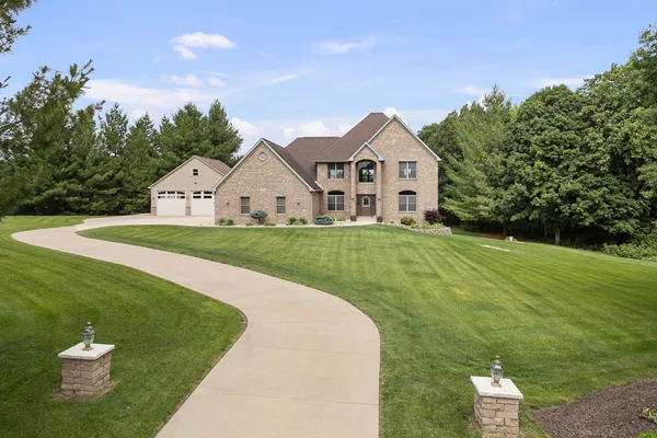$945,000 | 2608 West 3rd Street, Coal Valley, IL 61240