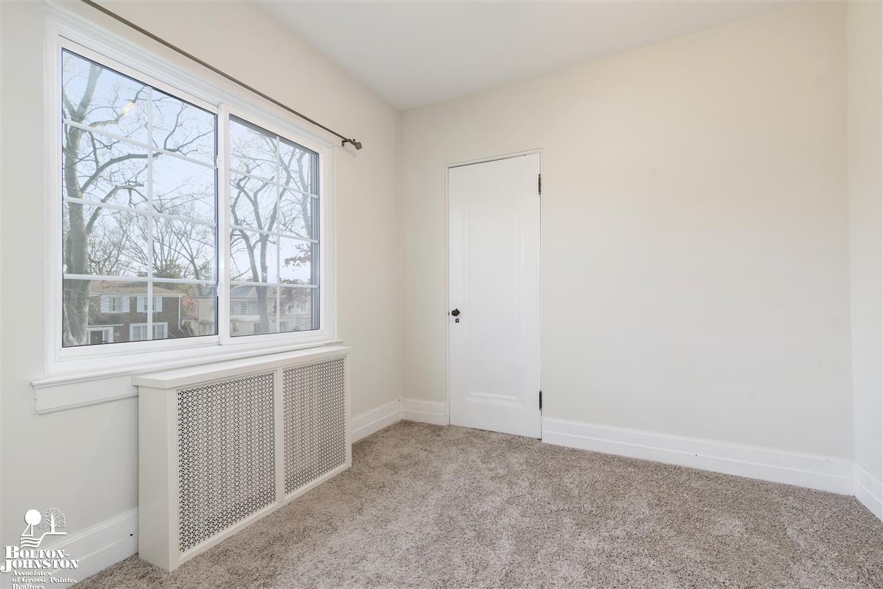 927 Harcourt Road Grosse Pointe, MI 48230 - Photo 12 of 18