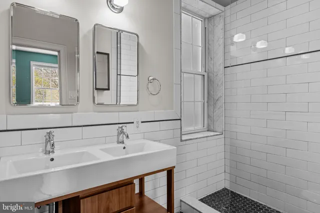 $765,000 | 828 South 5th Street, Philadelphia, PA 19147