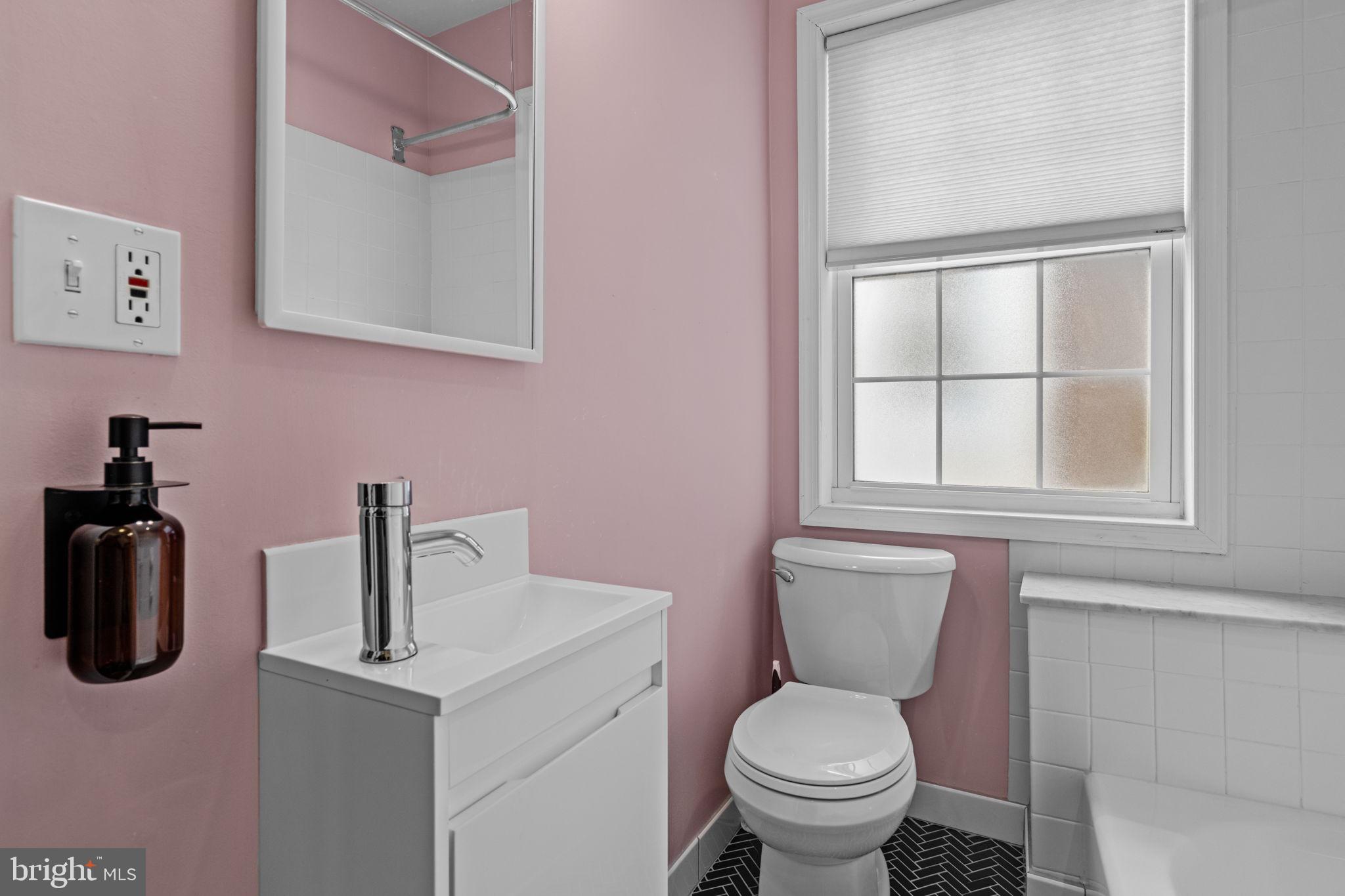 828 South 5th Street Philadelphia, PA 19147 - Photo 22 of 27 a bathroom with a toilet sink and mirror