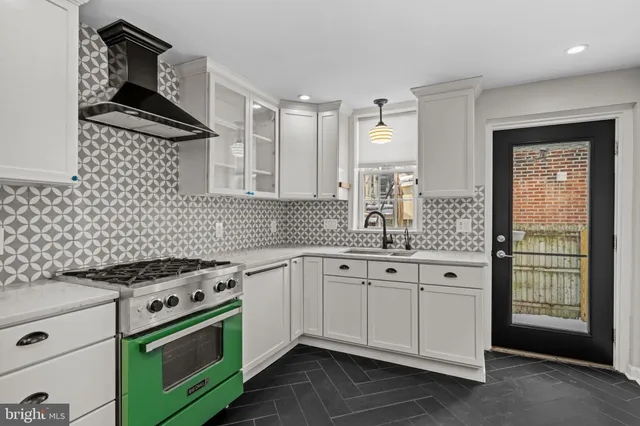 $765,000 | 828 South 5th Street, Philadelphia, PA 19147