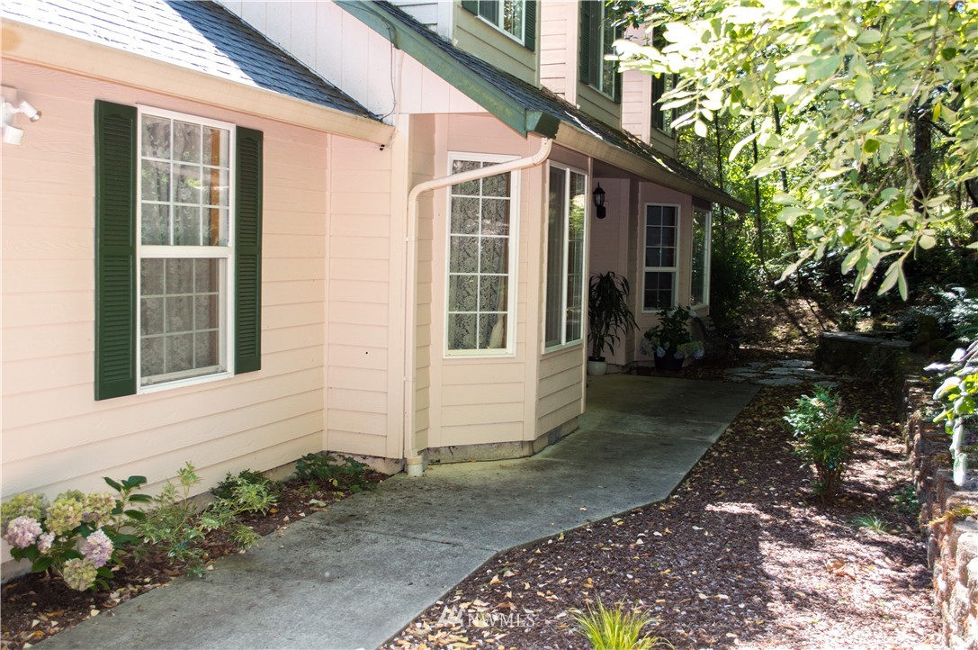 128 Easy Street Road Silverlake, WA 98645 - Photo 1 of 25 Gallery Image 1