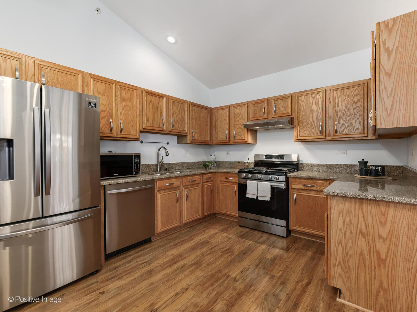 121 Commons Court Wheeling, IL 60090 - Photo 3 of 26