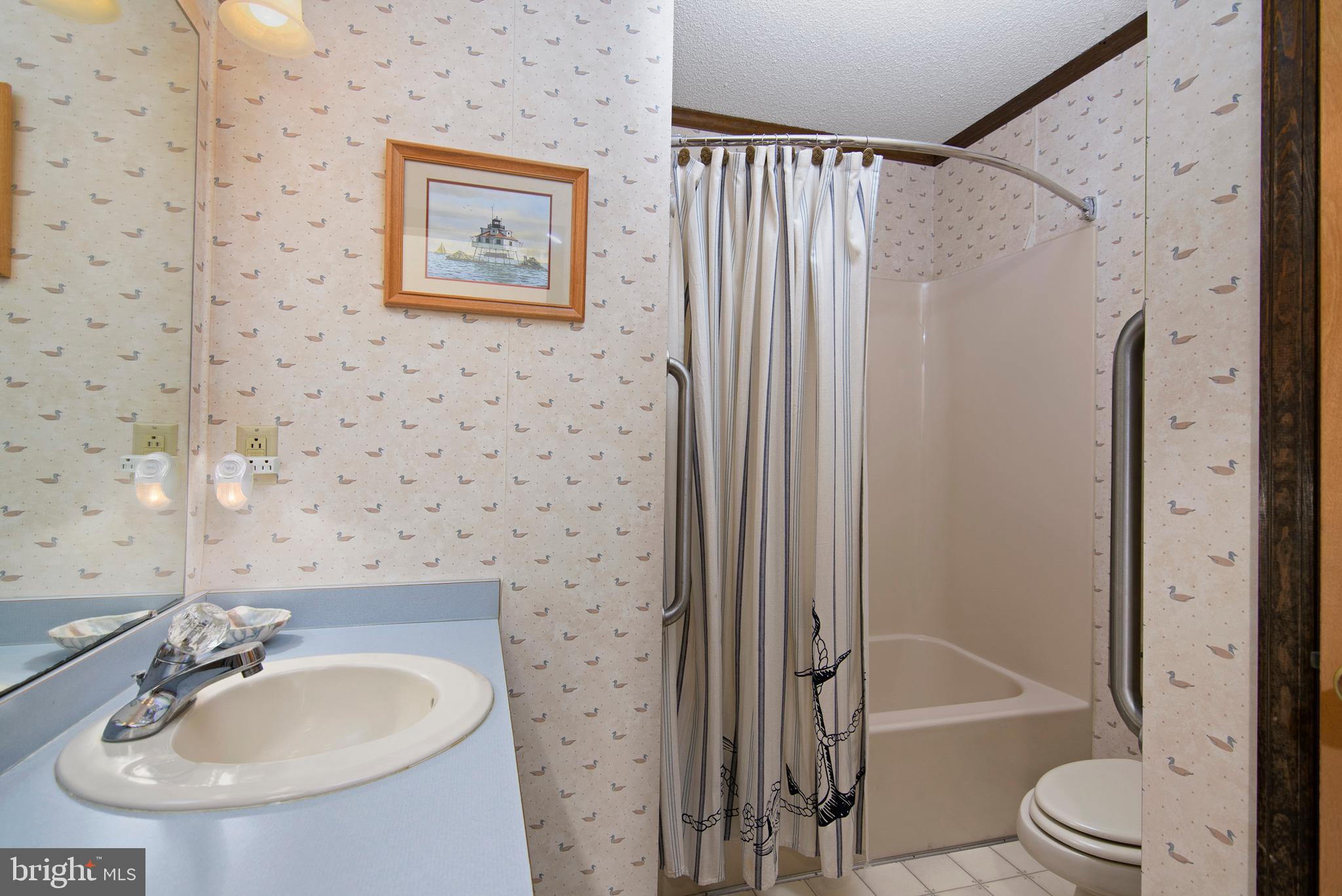22561 Indian Point Road Bozman, MD 21612 - Photo 17 of 71 Hall Bath