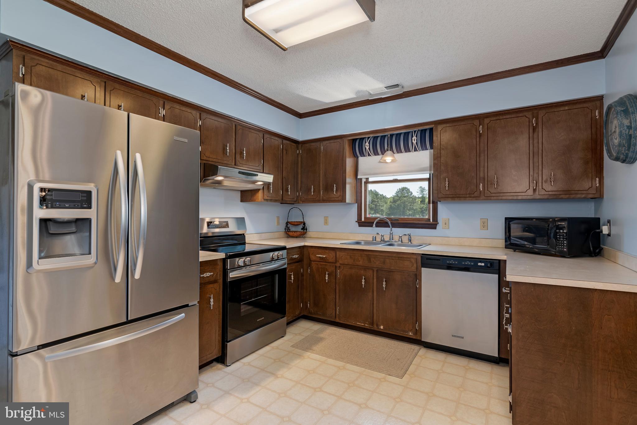 22561 Indian Point Road Bozman, MD 21612 - Photo 5 of 71 Big kitchen with stainless appliances
