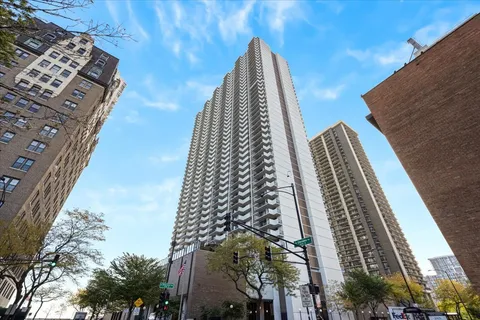 $350,000 | 6033 North Sheridan Road, Unit 43H, Chicago, IL 60660