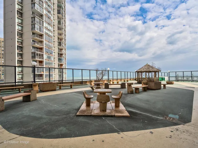 $350,000 | 6033 North Sheridan Road, Unit 43H, Chicago, IL 60660