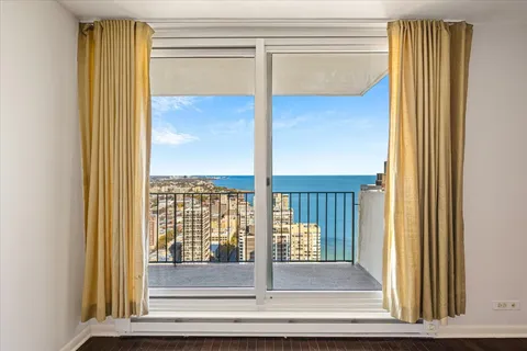 $350,000 | 6033 North Sheridan Road, Unit 43H, Chicago, IL 60660