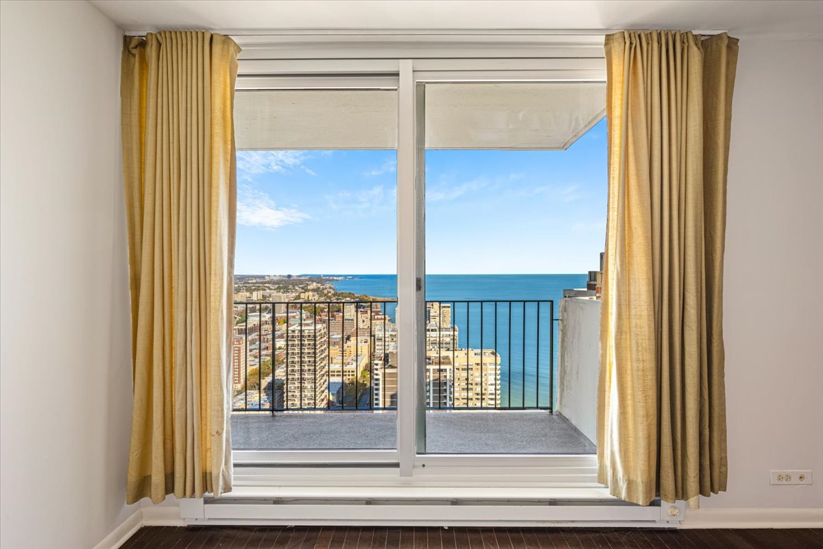 6033 North Sheridan Road, Unit 43H Chicago, IL 60660 - Photo 3 of 25