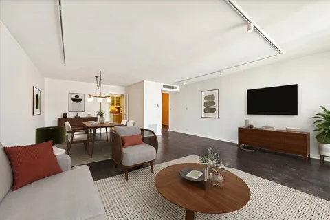 $350,000 | 6033 North Sheridan Road, Unit 43H, Chicago, IL 60660