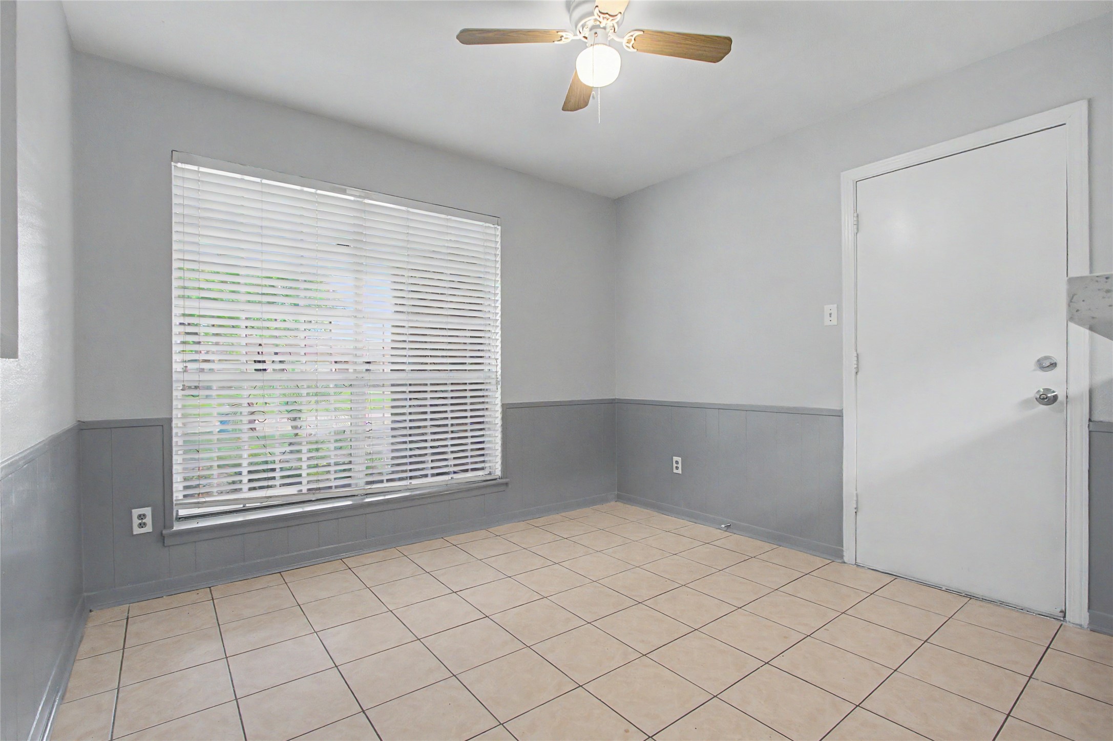 7410 Sawmill Trail Houston, TX 77040 - Photo 7 of 17 Breakfast room