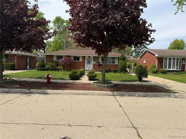 $2,200 | 9001 Shannon Drive, Sterling Heights, MI 48314