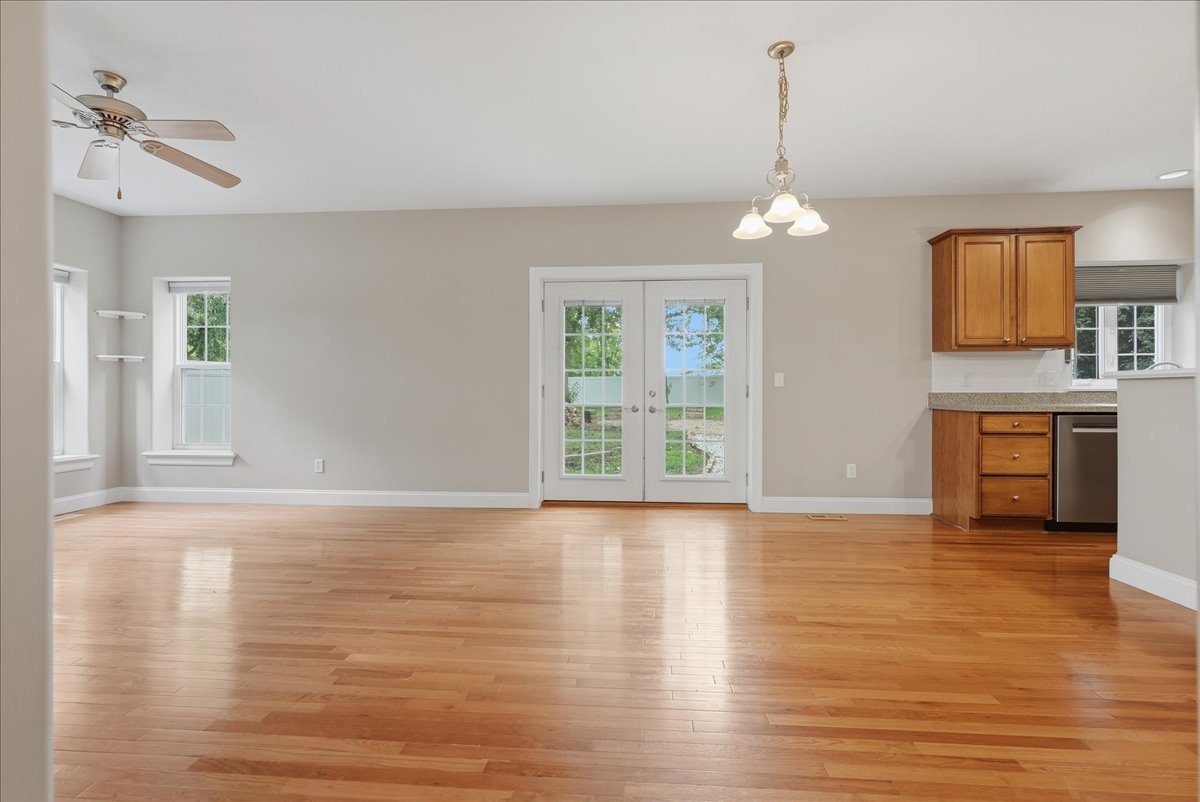 2202 Bloomingdale Road Bloomington, IL 61705 - Photo 9 of 44