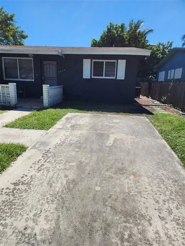 $1,150 | 1360 Northeast 144th Street, Unit 3, Miami, FL 33161