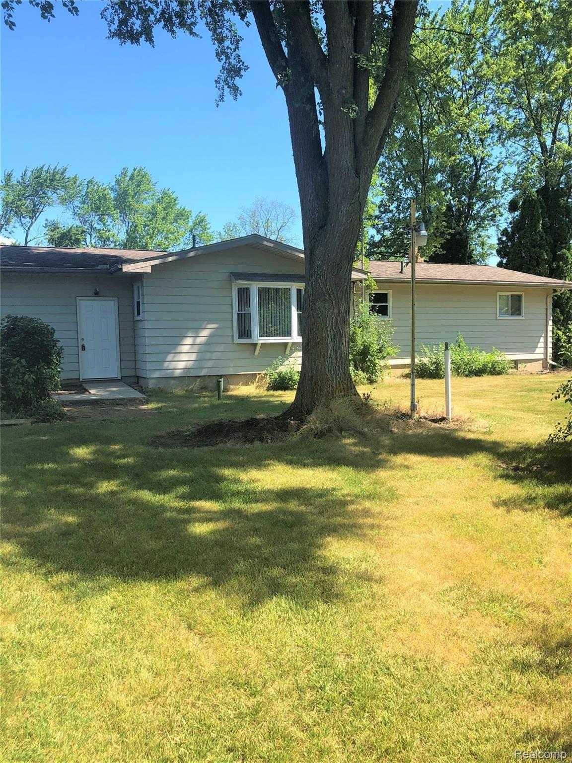 1207 Reid Road Flint, MI 48507 - Photo 4 of 42 2 Back.jpg