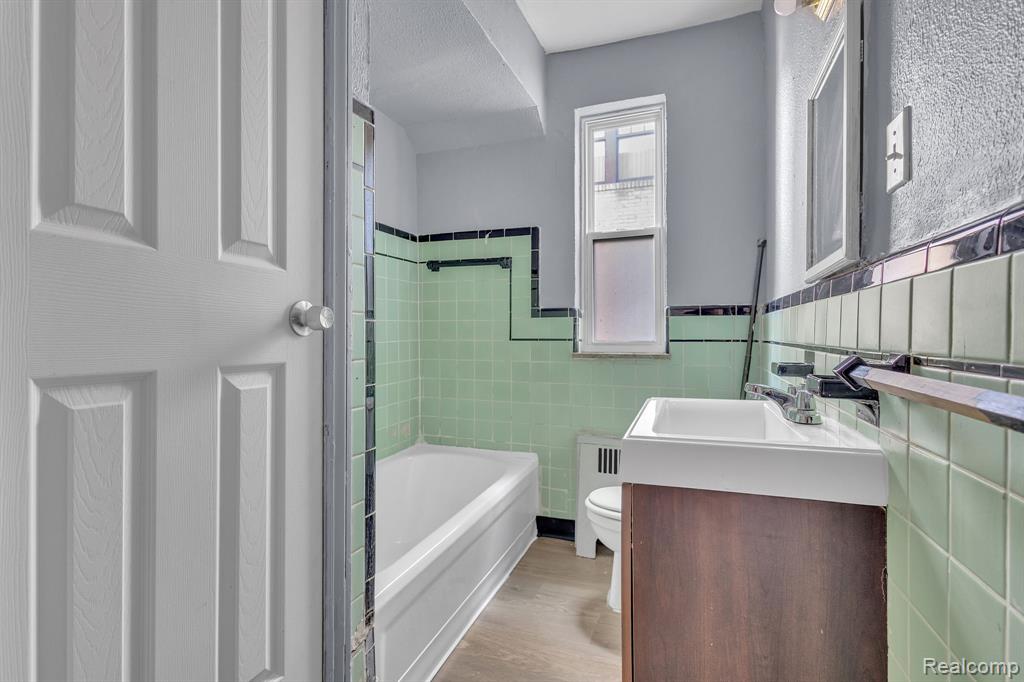 17701 Manderson Road Highland Park, MI 48203 - Photo 7 of 42